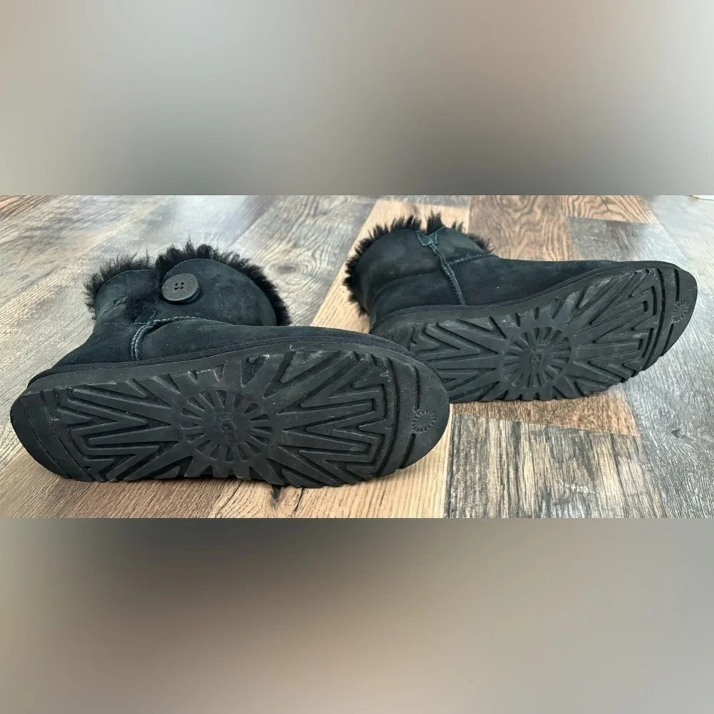 UGG Black Boots Mini Bailey‎ Button II Boot Black Size 9